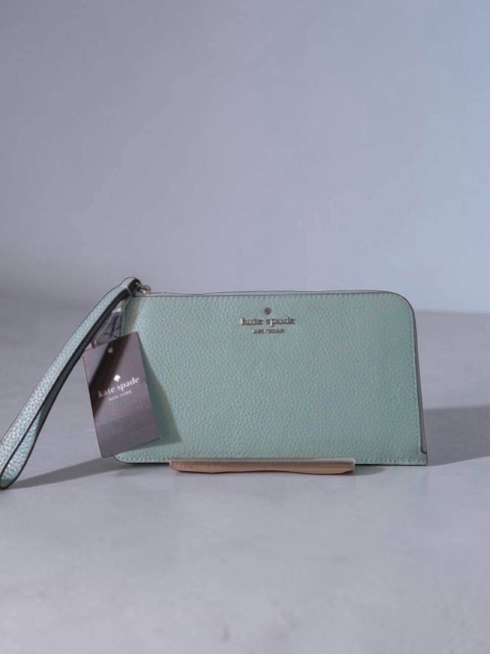 NWT Kate Spade Lucy Pebbled
Leather Medium Wristlet
